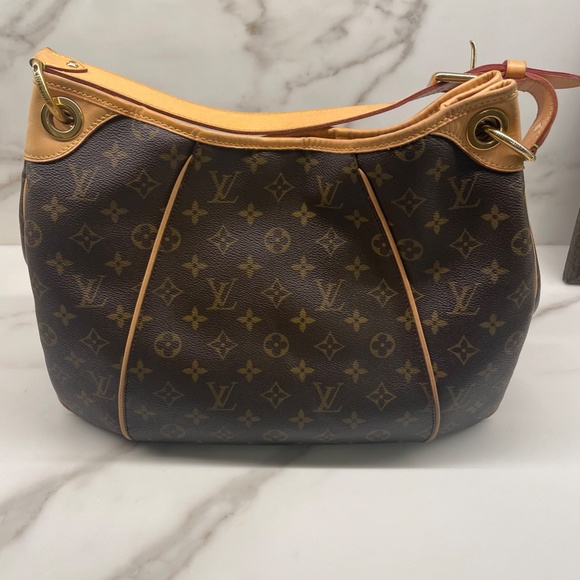 Louis Vuitton Galliera Monogram PM Handbag - Picture 2 of 16